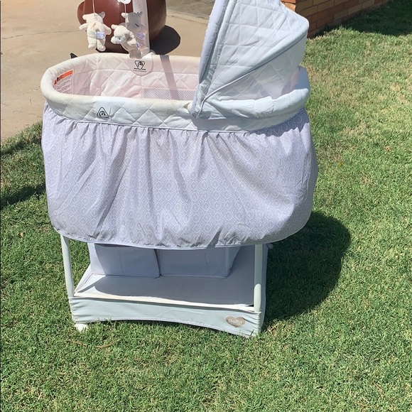 Bassinet - Picture 3 of 3